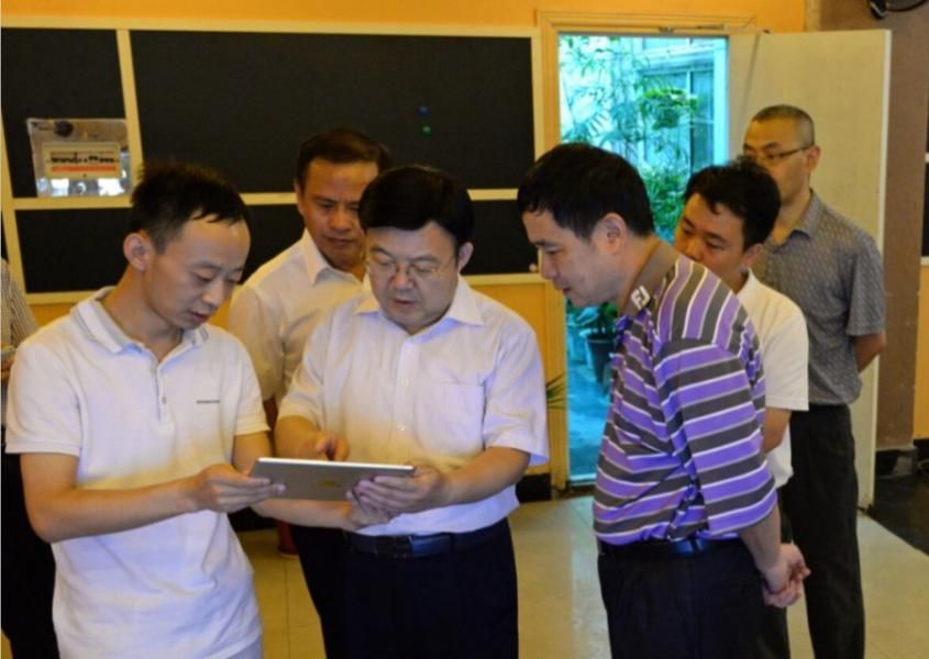 江西网南昌市委常委副市长田大忠一行考察先锋天使咖啡众创空间